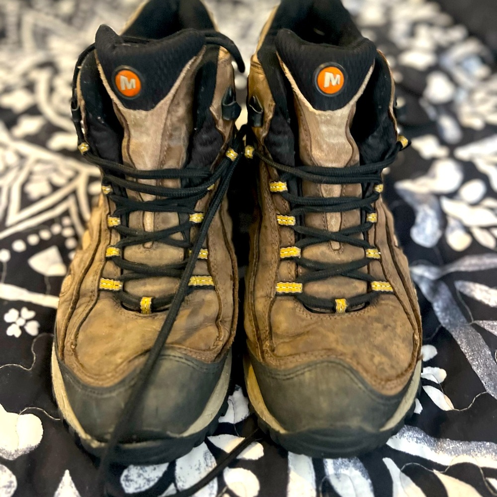 MERRELL hiking boots